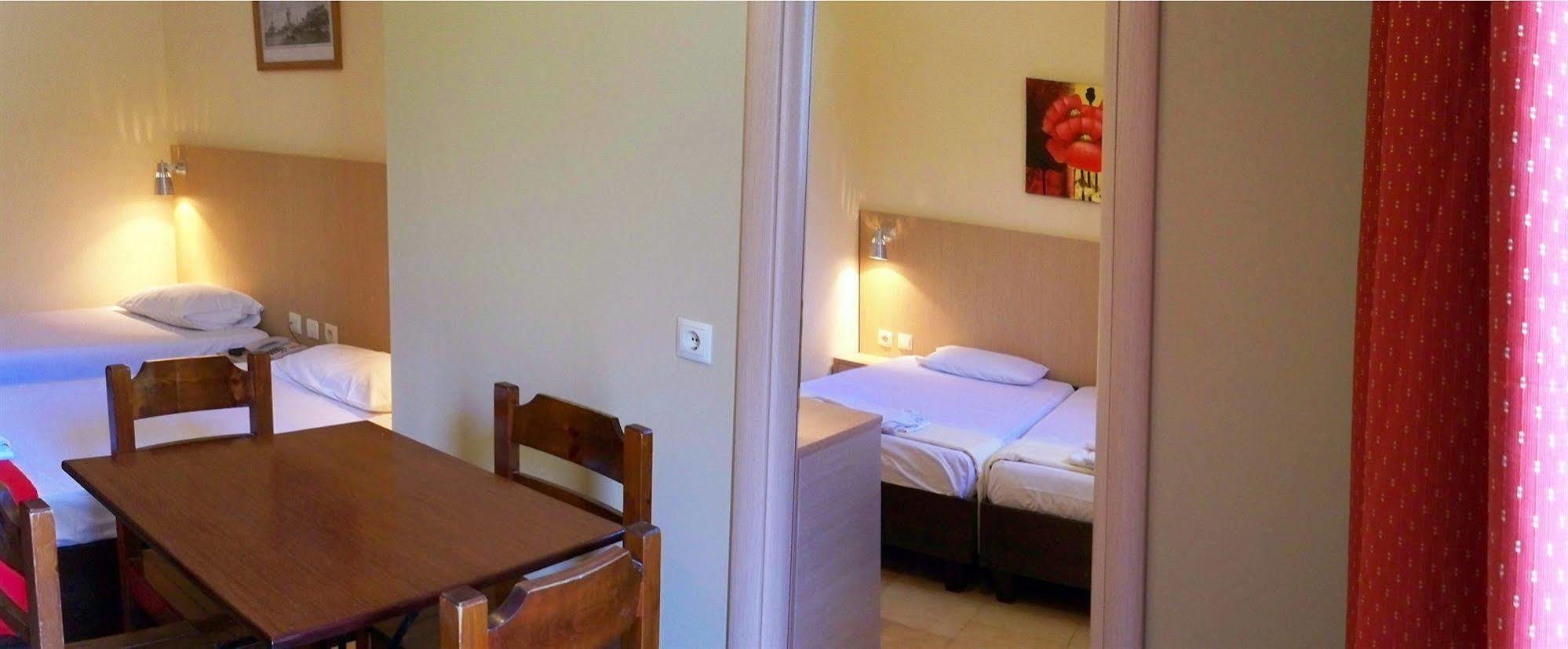 Aparthotel Philoxenia &