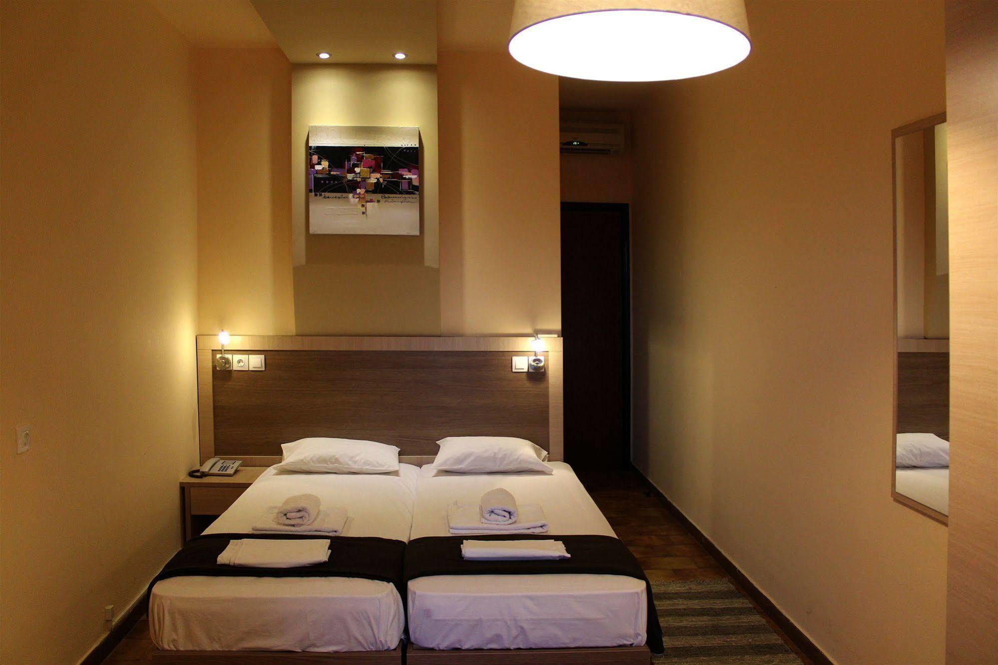 Philoxenia & Apartahotel 2*